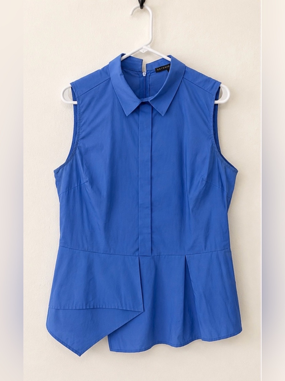 Antonio Melani (Dillard’s) Sleeveless Blue Collared Peplum Top - Size Medium